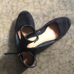 Black ballet flats